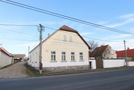 Prodej, rodinný dům 4+1, 3113 m2, Hradiště