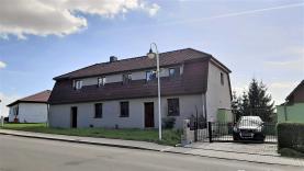 House, Chomutov, Hrušovany