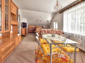 Pronájem bytu 2+kk 45 m² s bazénem a zahradou HK, Na Rybárně