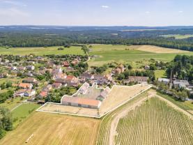 Prodej komerčního pozemku, 16101 m², Vráž