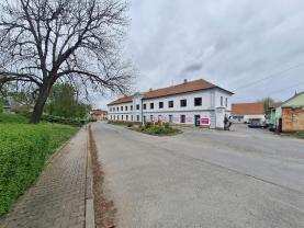 Pronájem bytu 1+kk, 22 m², Rostoklaty