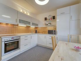 Prodej bytu 3+1, 75 m², Pernarec
