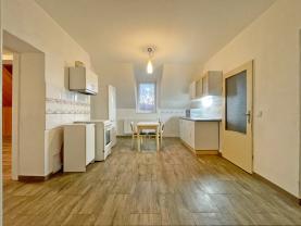 Prodej bytu 3+1 s garáží, 90 m², Nové Město pod Smrkem