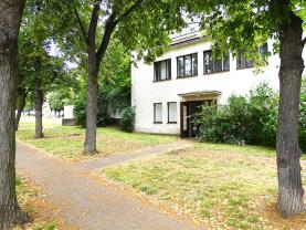Pronájem obchod a služby, 394 m², Kolín, ul. Husovo náměstí