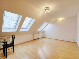 Prodej bytu 3+1, 80 m², Plzeň, ul. Plzenecká