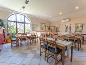 Prodej restaurace s bytem, 390 m², Suchdol