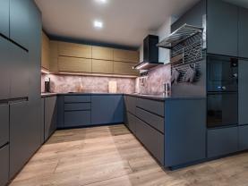 Prodej rodinného domu se zahradou, 1880 m², Jehnědí