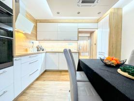 Prodej bytu 3+1, 70 m², Ostrava, ul. Petruškova