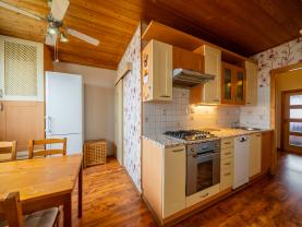 Prodej bytu 3+1, 75 m², Práče