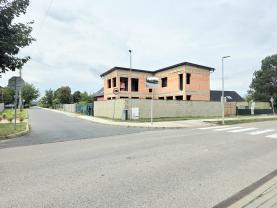 Prodej rozestavěného domu 289 m2 v Úžicích