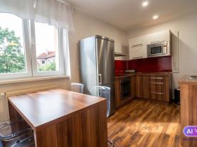 Pronájem bytu 2+1, 63 m², Ostrov, ul. Štúrova