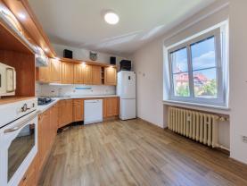 Prodej bytu 3+1, 74 m², Karlovy Vary, ul. Jiráskova
