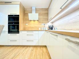 Prodej bytu 3+1, 70 m², Ostrava, ul. Petruškova