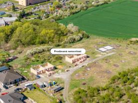Prodej pozemku s hrubou stavbou k bydlení, 827 m², Hrušovany