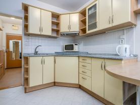 Pronájem bytu 2+kk 38 m² v Hradci Králové, ul. Na Občinách