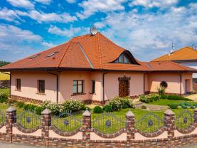 Prodej rodinného domu, 393 m², Horoměřice, ul. Akátová