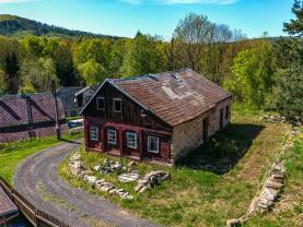 Prodej rodinného domu s pozemky ve Starých Křečanech, 728 m2
