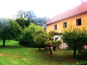 Prodej zemědělského objektu s pozemky, 107344 m², Blatno