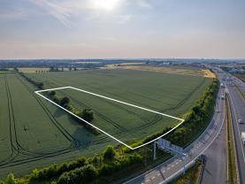 Prodej podílu 1/2 pole, 17801 m², Nupaky