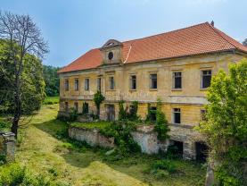 Prodej zámku, 18484 m², Zvoleněves