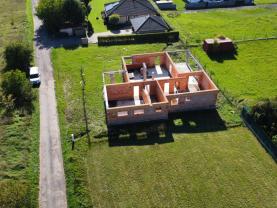 Pozemek 1 044 m² s rozestavěným rodinným domem, Mělník–Blata