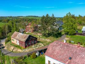 Prodej rodinného domu s pozemky ve Starých Křečanech, 728 m2