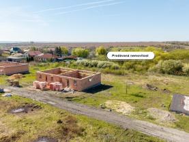 Prodej pozemku s hrubou stavbou k bydlení, 836 m², Hrušovany
