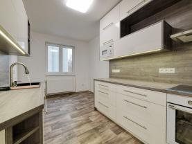 Prodej bytu 4+1, 121 m², Cheb, ul. Májová