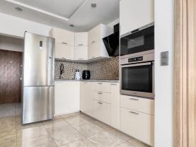 Prodej bytu 3+kk, 48 m², Šestajovice, ul. Komenského