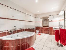 Prodej rodinného domu, 700 m², Velké Březno, ul. Náměstí