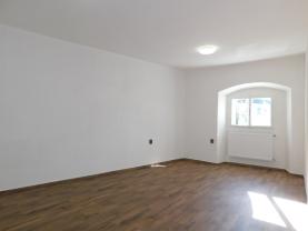 Pronájem bytu 3+1, 89 m2 v Chebu, ul. Dlouhá