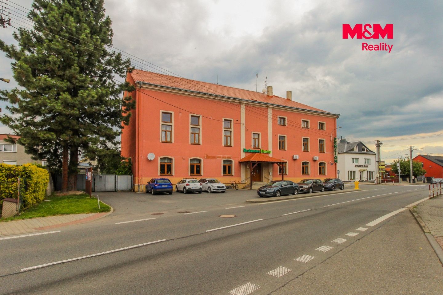 Prodej, Obchod a služby, Kravaře