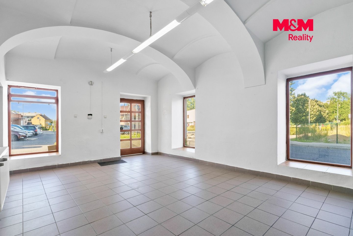 Prodej, Obchod a služby, Mimoň