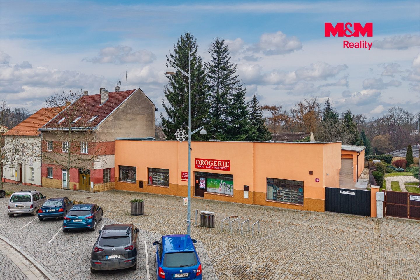 Prodej, Obchod a služby, Úvaly