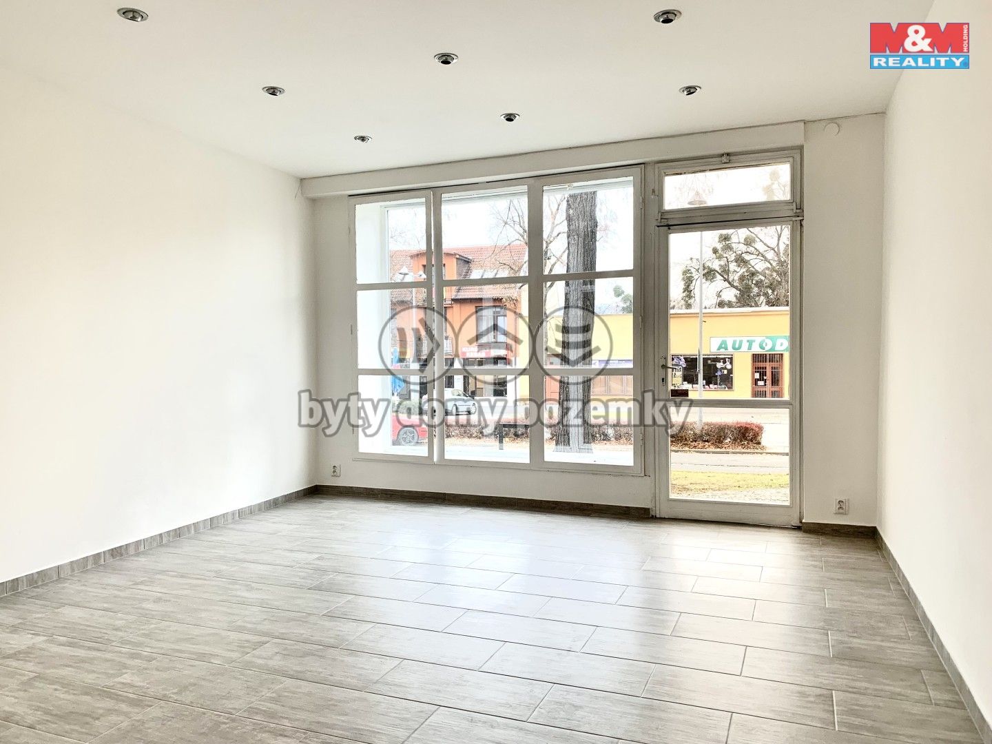 Pronájem, Obchod a služby, Napajedla